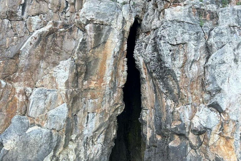 Castro: a boat tour through caves and crystal clear waters Castro: 2-hour boat tour through caves and crystal clear waters