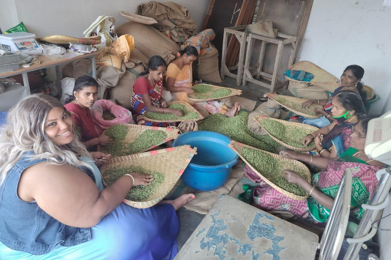 Kochi: Sacred Aroma Grove Tour with Herbal Tea