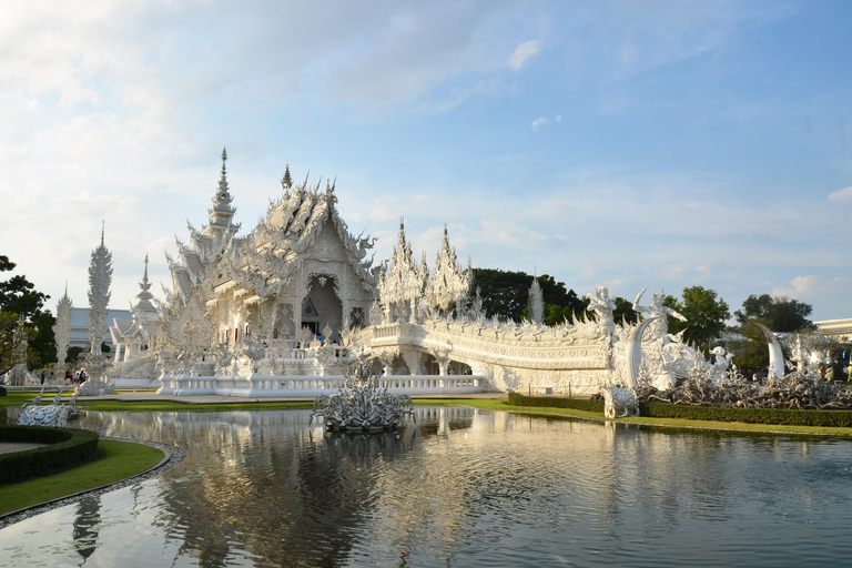 From Chiang Mai: Chiang Rai's Temples and Golden Triangle White Temple, Blue Temple, Wat Phra Keaw and Golden Triangle