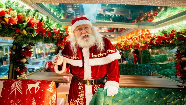 Dallas: North Pole Express Highland Park Bus Tour with Santa