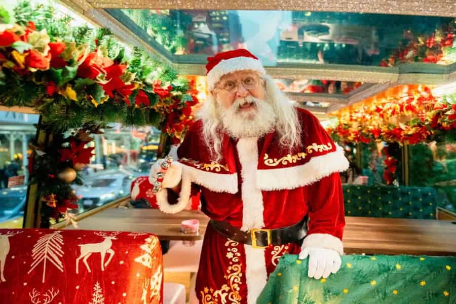 Dallas: North Pole Express Highland Park Bustour mit dem Weihnachtsmann. Foto: GetYourGuide