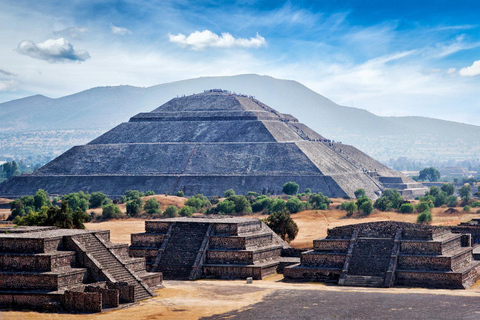 Teotihuacan Pyramids: Private Tour with Round Trip TransportPrivate Tour for your group (From 2 to 12 people)