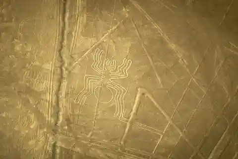 Da Lima: sorvola gli enigmatici geoglifi di Nazca