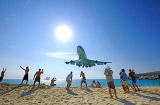 Philipsburg: Extreme Plane Spotting at Maho Beach