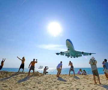 Philipsburg: Extreme Plane Spotting at Maho Beach