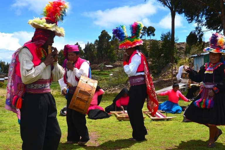 Depuis Cusco : Lake Titicaca 1-Day Sleeper Bus Tour + Lunch