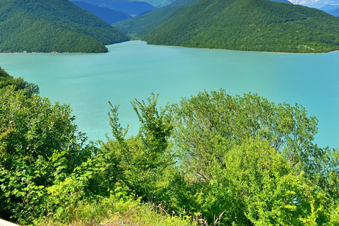 De Tbilisi: O pitoresco Vale do Truso e Nova Gudauri