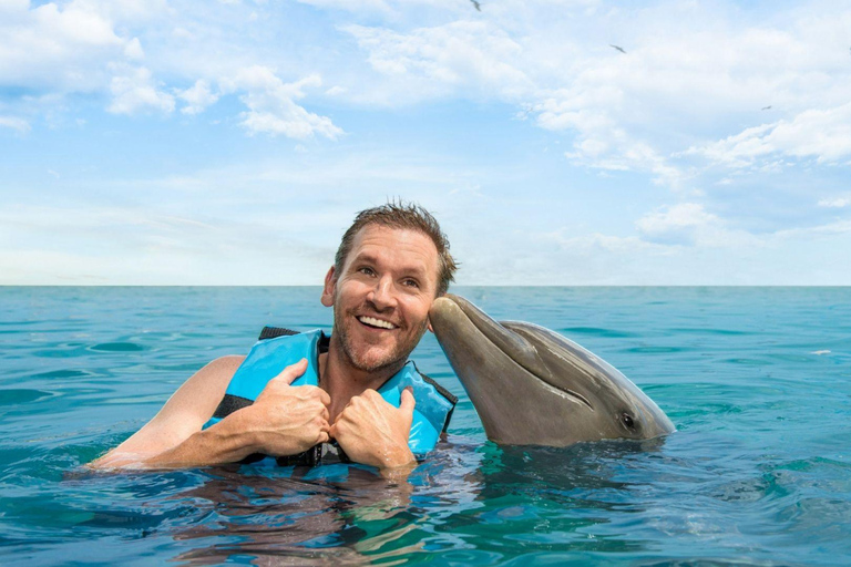 Cancun: Royal Garrafon Park Entry & Dolphin Encounter
