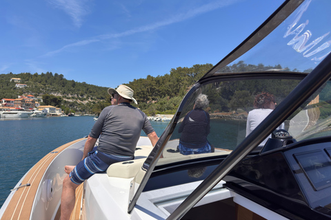 Corfu: Paxos Sea Caves & Antipaxos Private Yacht Cruise Oaseas - Compact Yacht, Up to 5 Guests