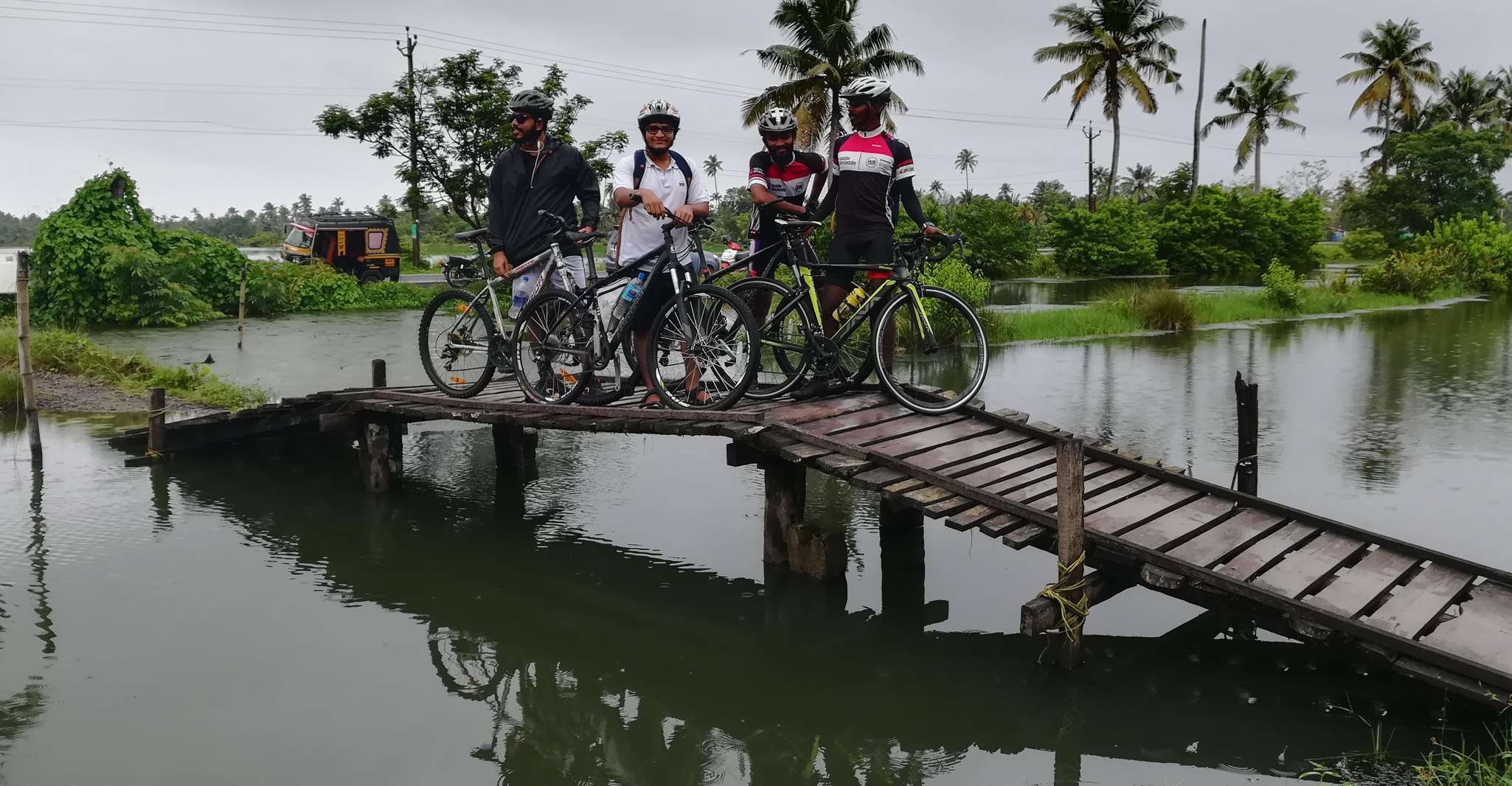 Fort Kochi Beach y Batchwater Cycling Tour (medio día) - Housity