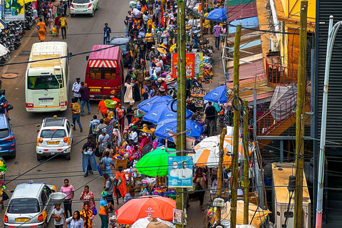 Accra: Makola Market Guided Tour with Local Guide