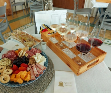 Malta: Experiência de prova de vinhos de 2 horas com harmonização de alimentos