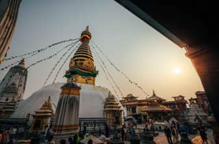 Swayambhunath: Sonnenuntergang und Stadtlichter-Tour - privat oder in der Gruppe