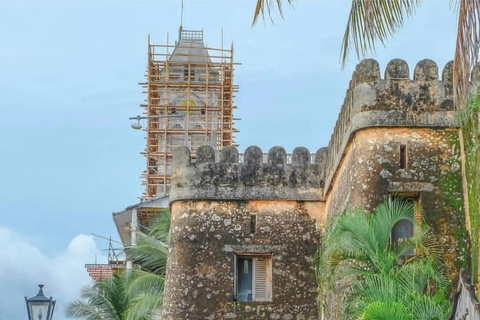 ZANZIBAR: Stone Town Tour &amp; avondtour langs de eetmarktZANZIBAR: Stone Town Tour &amp; culinaire avondtour