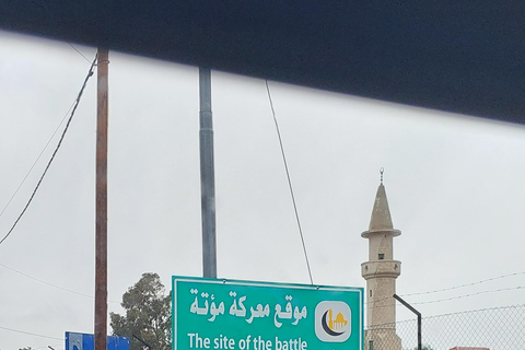 Alquila un coche con conductor para visitar todo Jordania desde Ammán.Por Un Día Coche Con Conductor.