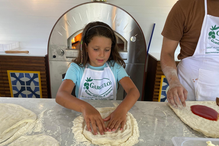 Desde Sorrento: Clase de elaboración de pizza con vistas al VesubioEscuela de Pizza con vistas al Vesubio desde Sorrento