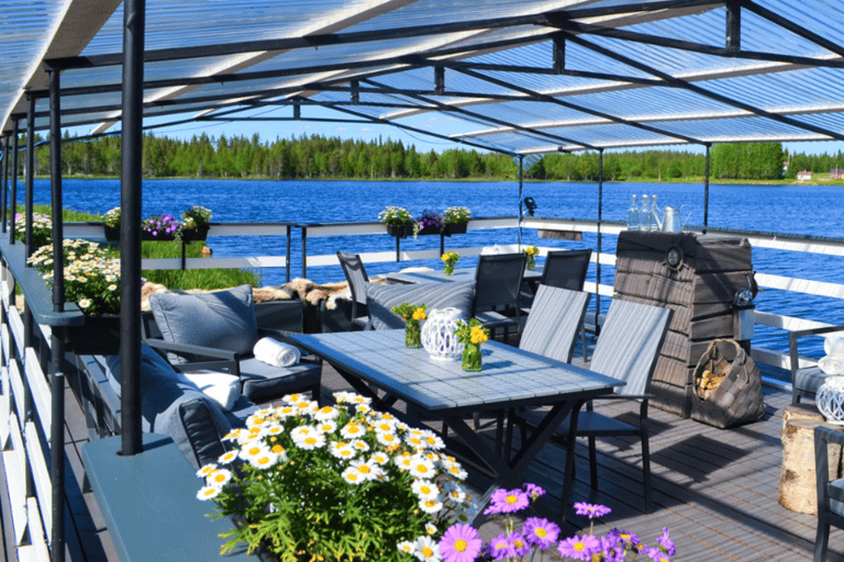 Levi: Sirkkajärvi and Levijärvi Ferry Cruise with Sauna