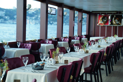 Istanbul: Bosporus Dinner Cruise met Hotel Transfers