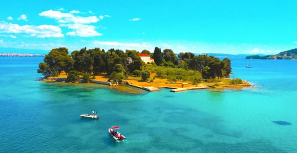 Zadar: Schnellboot-Tour mit Schnorcheln und Obst