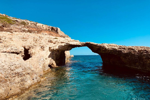 Mellieha: paseo en barco por Comino, cuevas y laguna azulMellieha: Paseo en barco por Comino, Cuevas y Laguna Azul