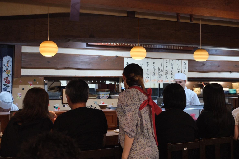 Kanazawa: Nightlife Tour with Local Guide and Drinks