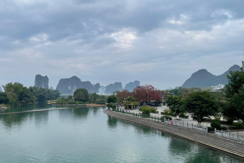 Guilin: Private Flussfahrt auf dem Li Jiang, Höhle und Show