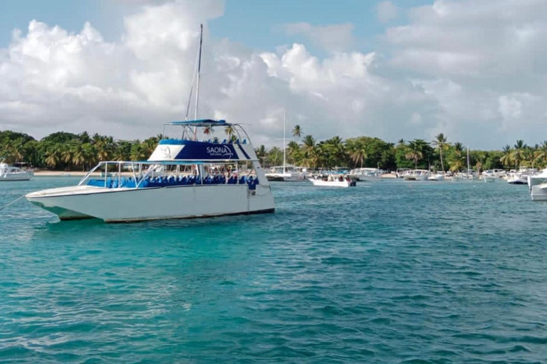 From Punta Cana: Saona Island Boat Trip with Buffet