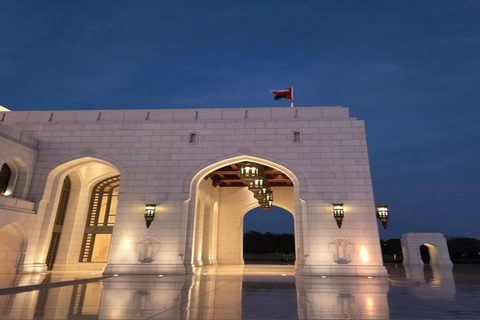 Muscat: Private City Tour with a Local Guide & Full Transfer