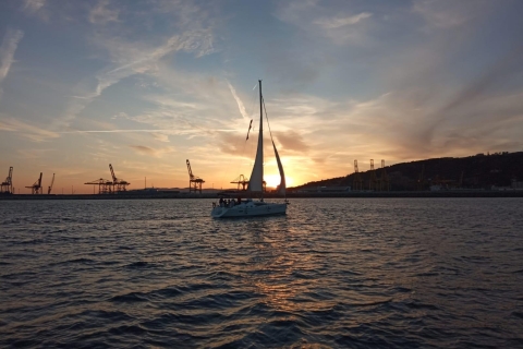 Barcelona: Prywatne 4-godzinne doświadczenie żeglarskie o zachodzie słońca