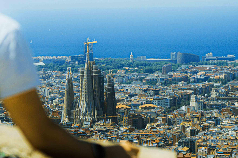 Private Tour in Barcelona Sagrada Familia with Tickets Private Tour+Ticket: Lights & Shadows of the Sagrada Familia