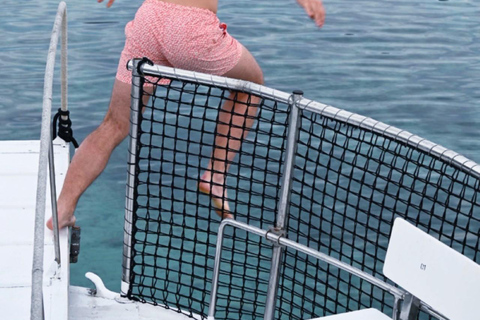 Alcudia Maiorca: Pôr do sol em barco com comida e bebida incluídasAlcudia, Maiorca: Pôr do sol num barco com comida e bebida incluídas