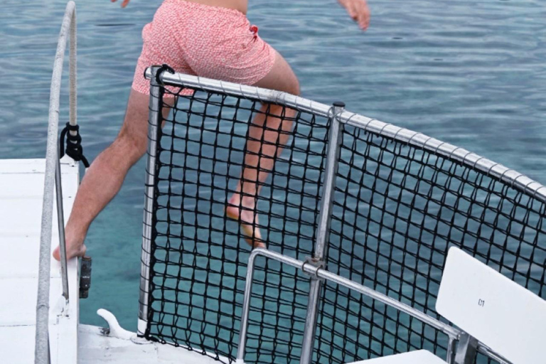 Alcudia Maiorca: Pôr do sol em barco com comida e bebida incluídasAlcudia, Maiorca: Pôr do sol num barco com comida e bebida incluídas