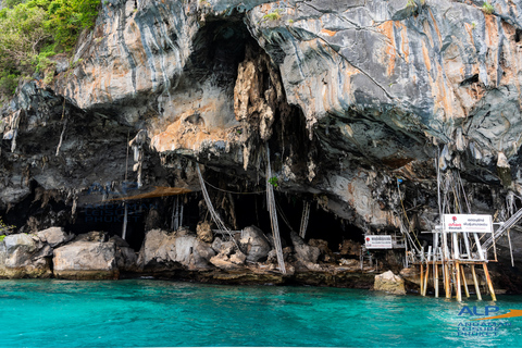 Phuket: Phi Phi Islands Premium Catamaran Tour Max 28 pax