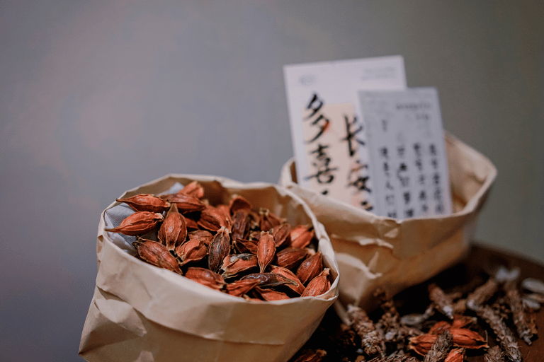Guangzhou: Traditional Chinese Seasonal Herbal Bath