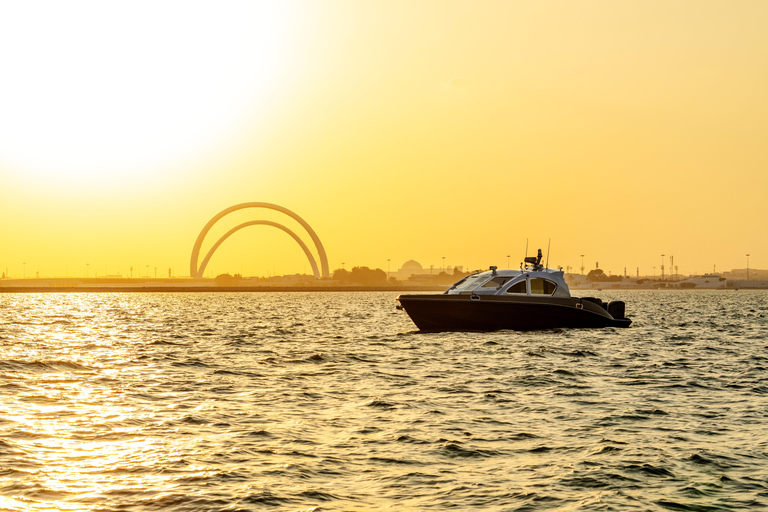 Doha la nuit par la mer