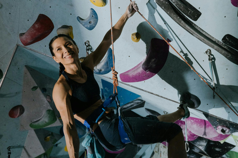 Vilnius: Indoor Climbing Experience at Montis Magija Gym