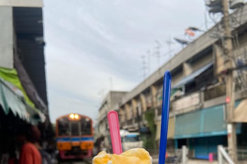 Bangkok: Thonburi Motorbike Food Tour with Female Riders