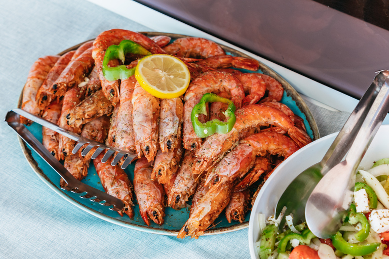 Santorin : Croisière en catamaran avec repas et boissonsCroisière matinale premium avec BBQ et boissons