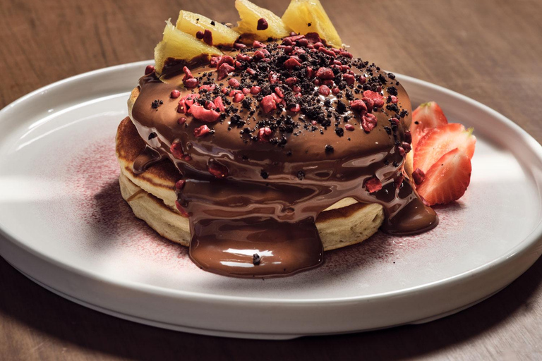 Zakynthos: Infinity Beach Club Day Pass with Food & Drinks