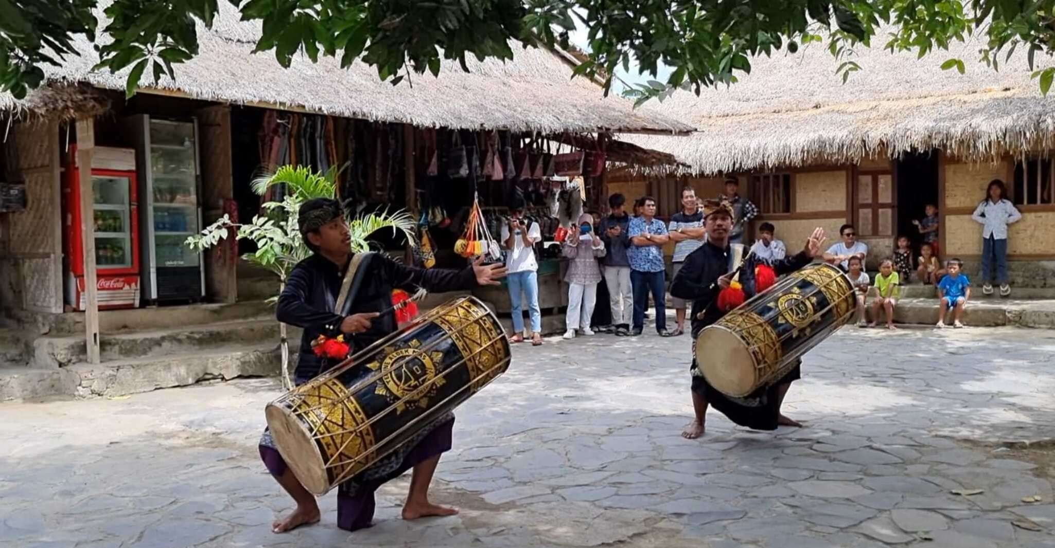 Lombok Stick Kampf Tanz und Tour - Hizvo