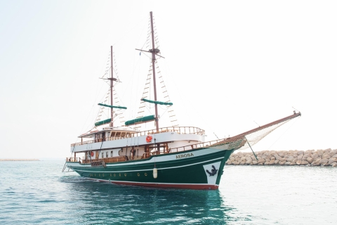 Larnaca : Croisière en bateau à fond de verre dans la baie avec plongée en apnée