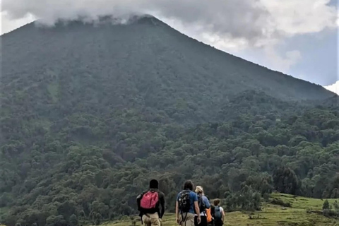 Mount Bisoke Wanderung im Volcanoes National Park