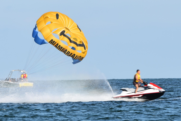 Miami: Parasailing-Erlebnis in der Biscayne BayMiami: Parasailing-Fahrt (Extra $50+Steuer fällig beim Check-in)