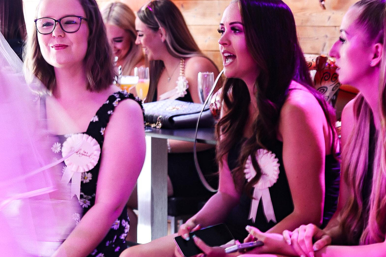 Albufeira: Cocktail Making Class and Karaoke Party with DJ