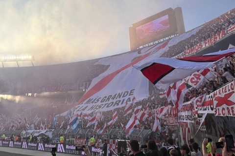 Buenos Aires: Entradas a Partidos de Fútbol con TrasladoAsientos laterales de estadio Racing Club