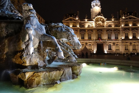 Lyon: Night Walking Tour with Traboules and Legends