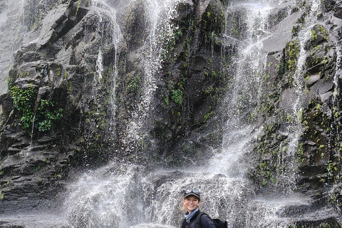 Johannesburg: Drakensberg Sentinel Peak Hike & Hotel Stay