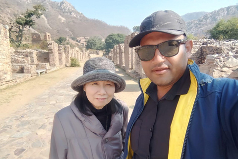 Jaipur: Private Chand Baori & Bhangarh Fort TourTour ohne Mittagessen