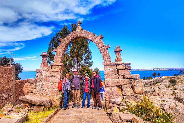 Visite aux îles flottantes des Uros et de Taquile 1 journée