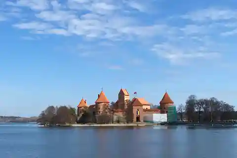 Vilnius : Visite autonome à vélo de Trakai avec billets de train